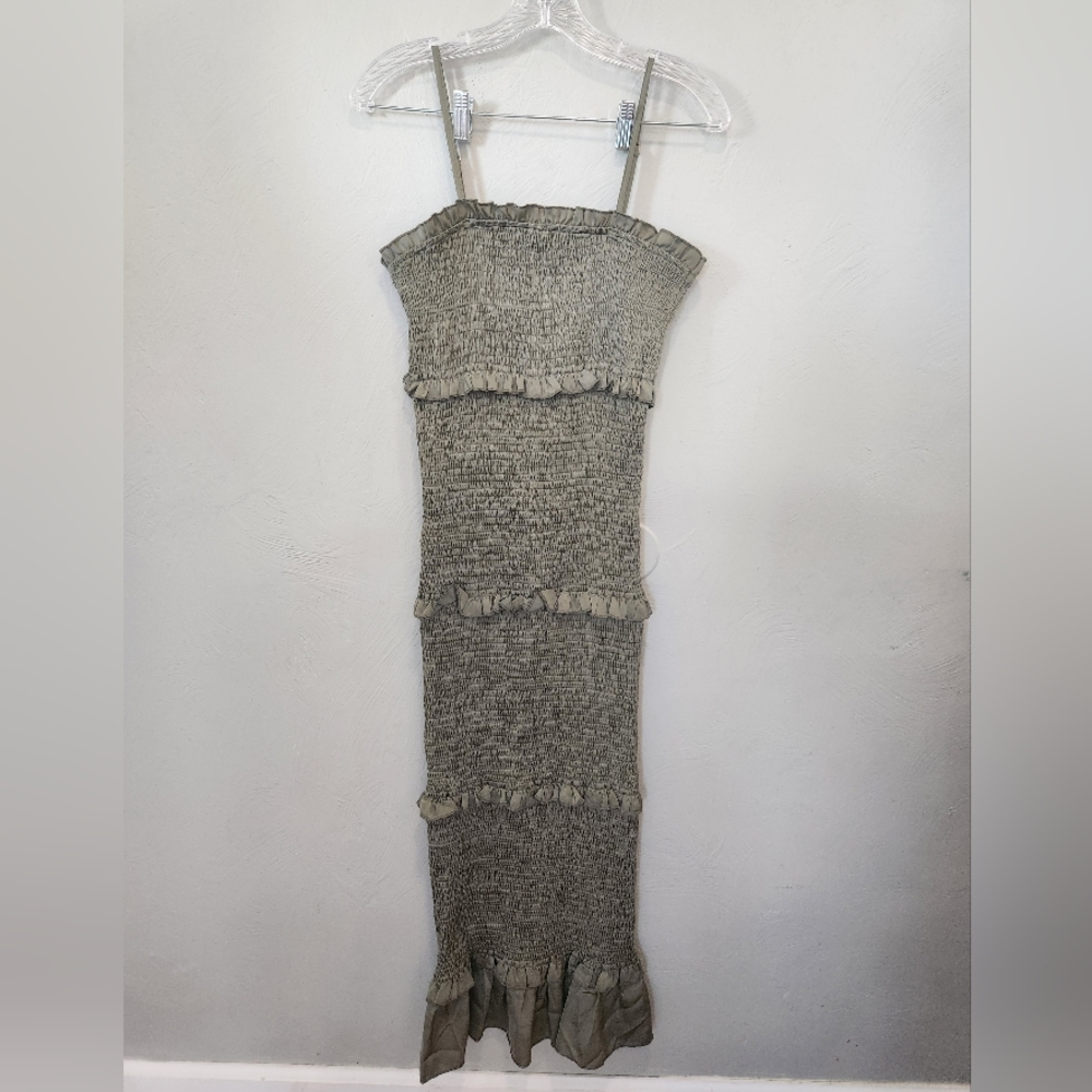 MABLE• Green smocked ruffle maxi dress. Sz M (A44)